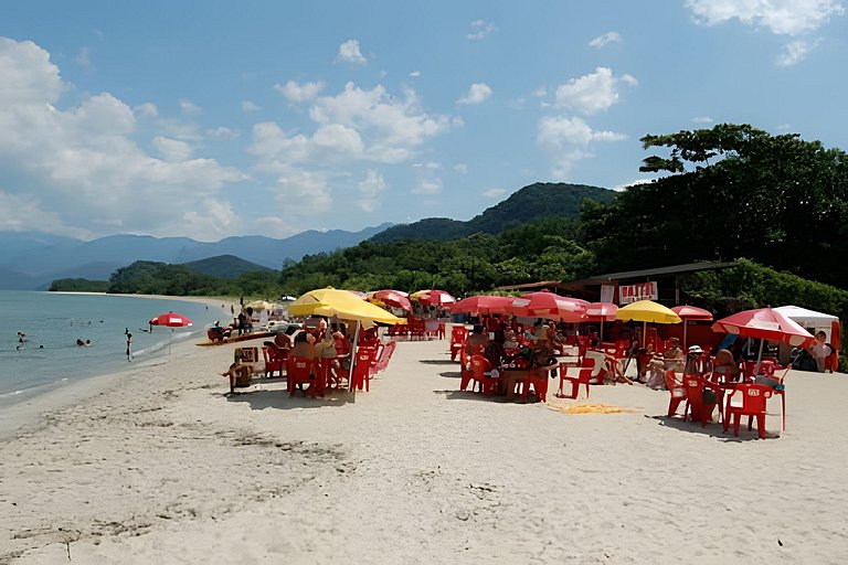 Casa 4 Suítes, Piscina e Churrasqueira Próx Praias