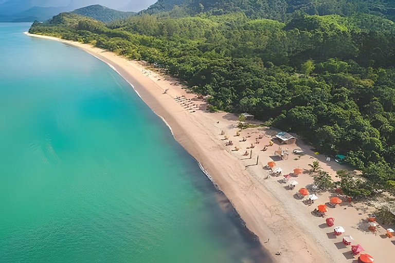 Casa 4 Suítes, Piscina e Churrasqueira Próx Praias