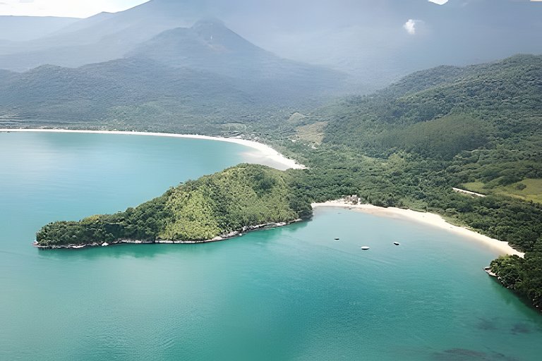 Casa 4 Suítes, Piscina e Churrasqueira Próx Praias