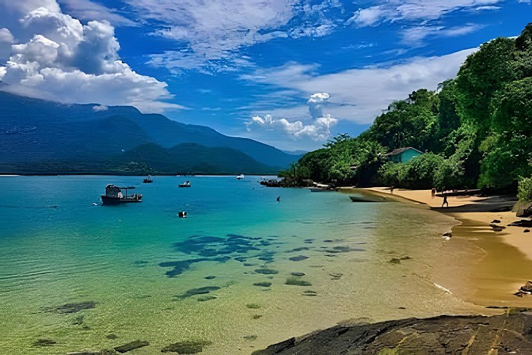 Casa 4 Suítes, Piscina e Churrasqueira Próx Praias