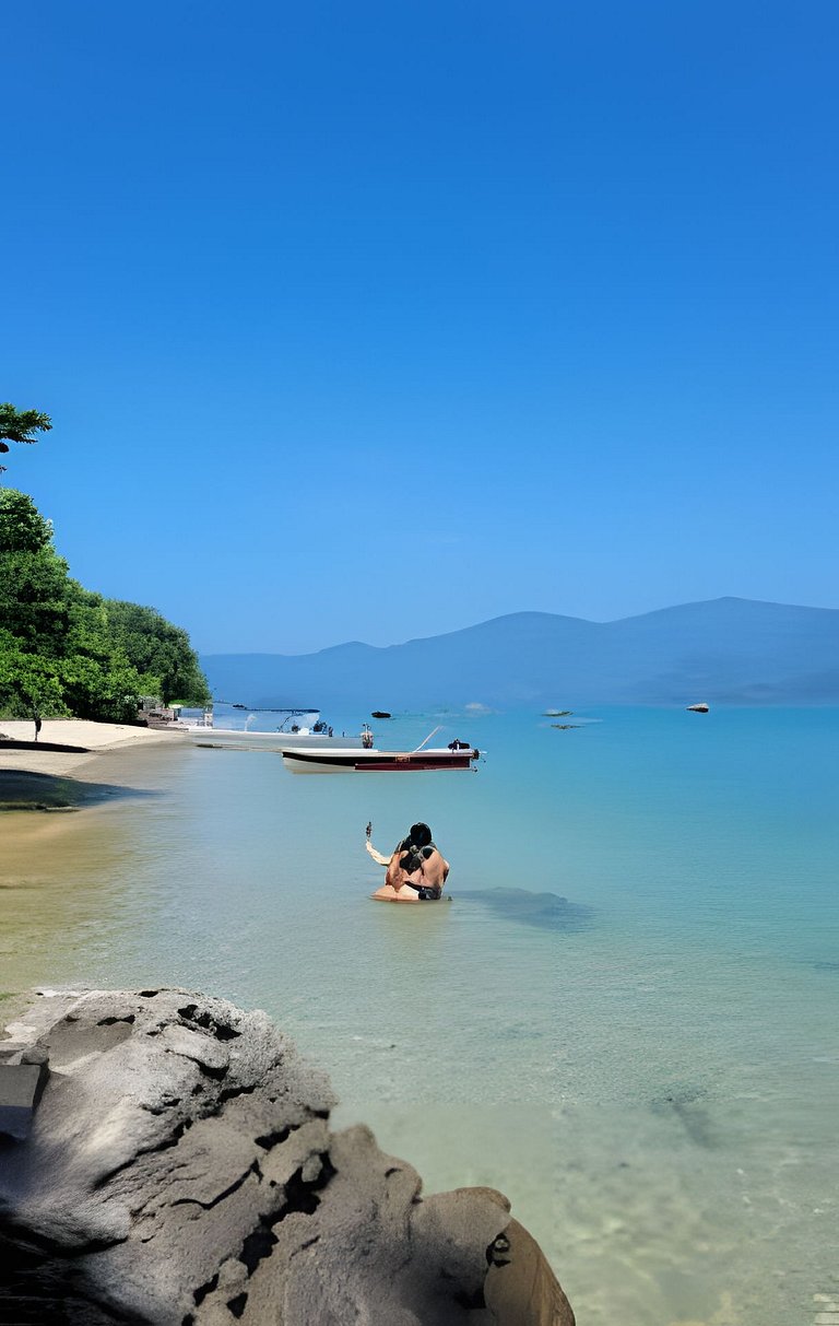 Casa 4 Suítes, Piscina e Churrasqueira Próx Praias