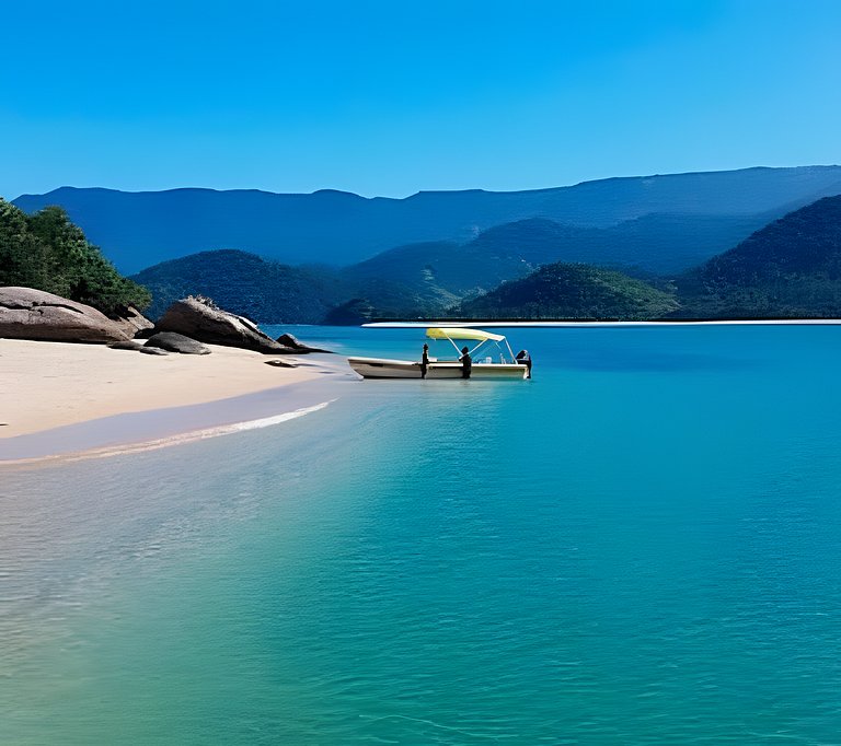 Casa 4 Suítes, Piscina e Churrasqueira Próx Praias