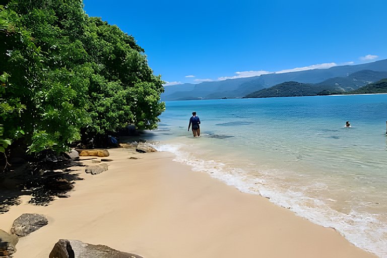 Casa 4 Suítes, Piscina e Churrasqueira Próx Praias