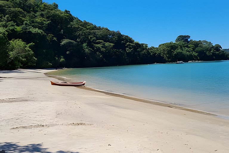 Casa 4 Suítes, Piscina e Churrasqueira Próx Praias