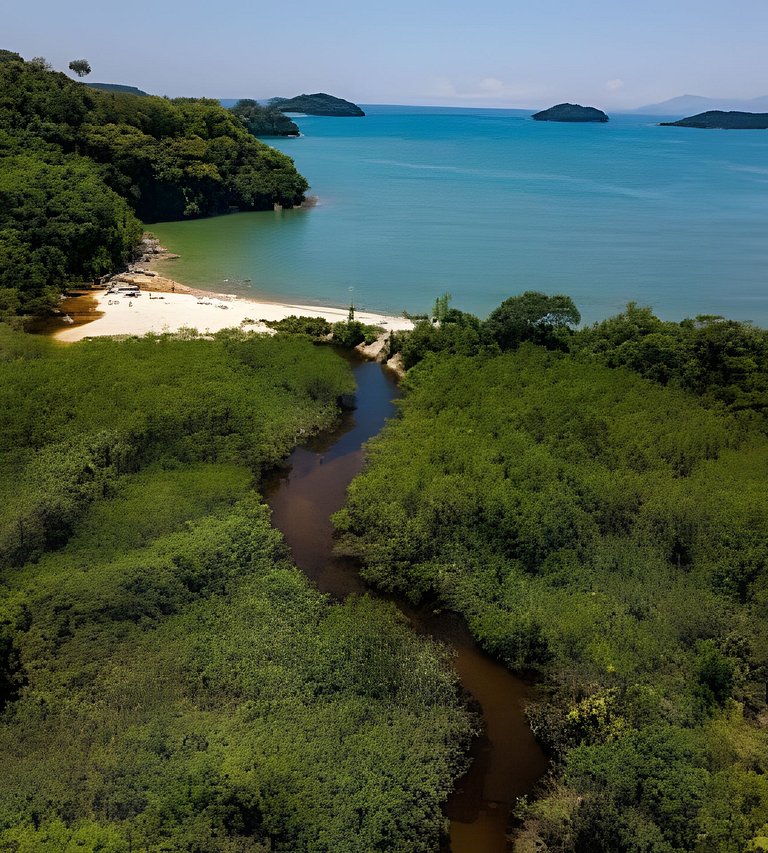 Casa 4 Suítes, Piscina e Churrasqueira Próx Praias