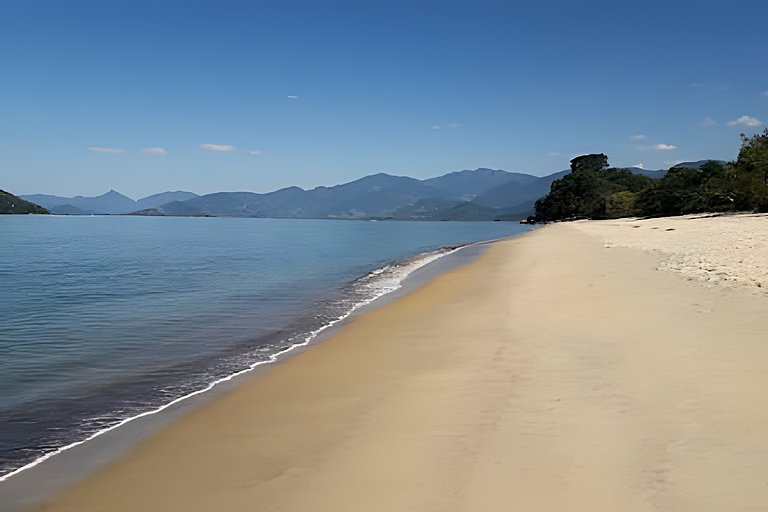 Casa 4 Suítes, Piscina e Churrasqueira Próx Praias