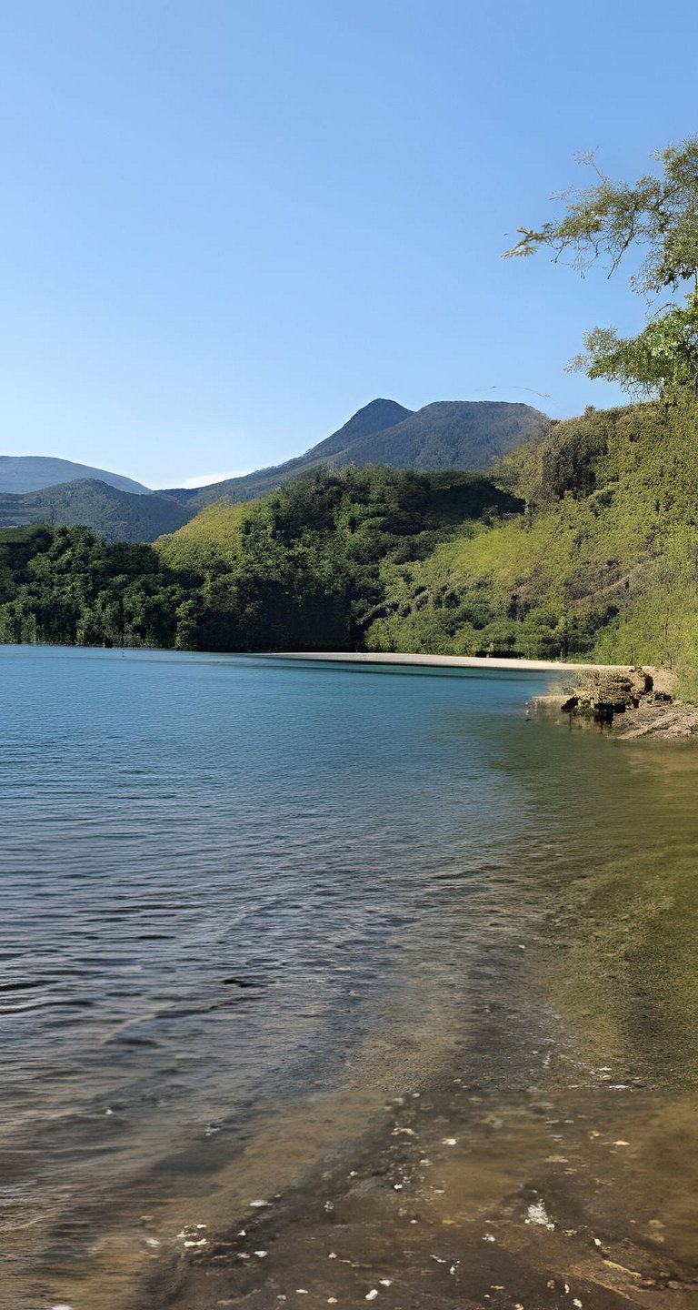 Casa 4 Suítes, Piscina e Churrasqueira Próx Praias