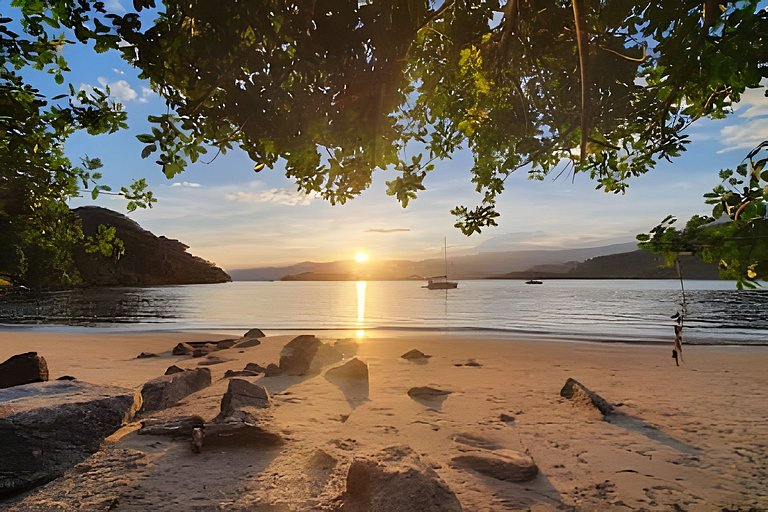 Casa 4 Suítes, Piscina e Churrasqueira Próx Praias