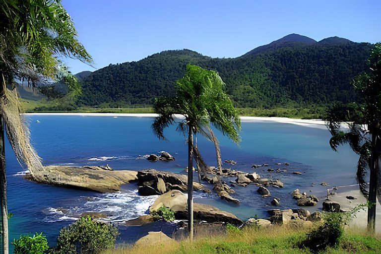 Casa 4 Suítes, Piscina e Churrasqueira Próx Praias