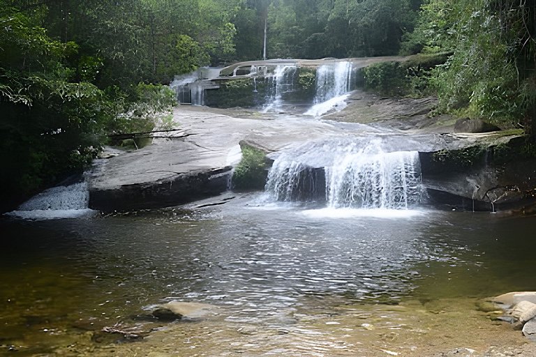 Casa 4 Suítes, Piscina e Churrasqueira Próx Praias