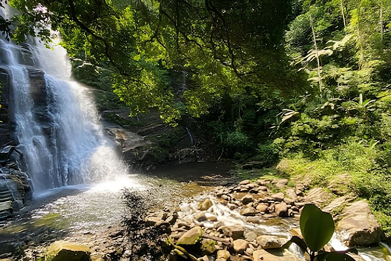 Casa 4 Suítes, Piscina e Churrasqueira Próx Praias