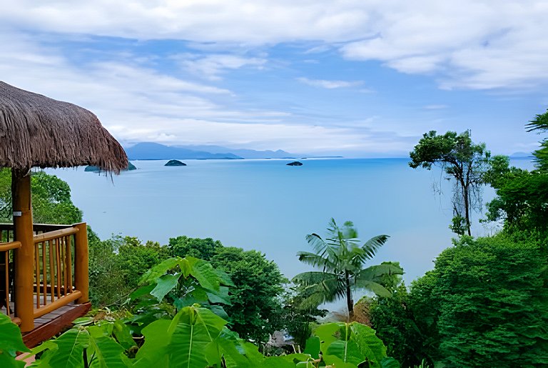 Casa 4 Suítes, Piscina e Churrasqueira Próx Praias