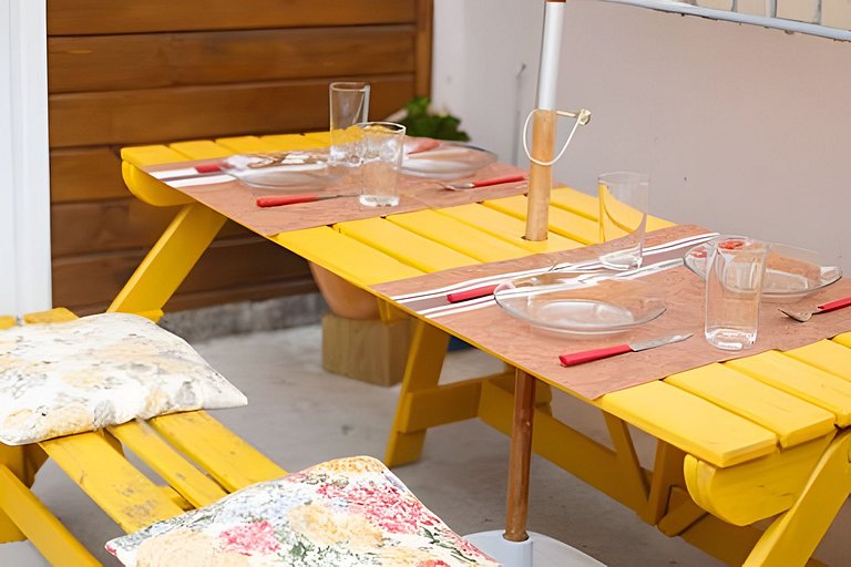 Casa 2 quartos, 6 pessos, perto da praia, ar condicionado, w