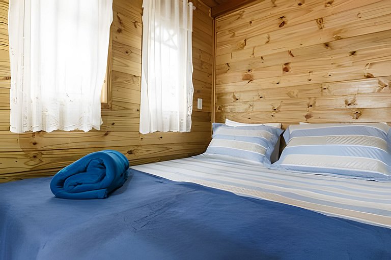 Casa 2 quartos, 6 pessos, perto da praia, ar condicionado, w