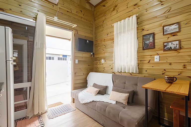 Casa 2 quartos, 6 pessos, perto da praia, ar condicionado, w