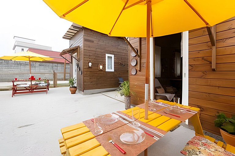 Casa 2 quartos, 6 pessos, perto da praia, ar condicionado, w