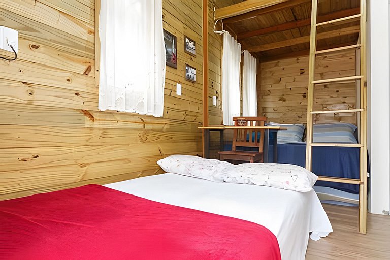 Casa 2 quartos, 6 pessos, perto da praia, ar condicionado, w