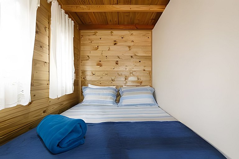 Casa 2 quartos, 6 pessos, perto da praia, ar condicionado, w