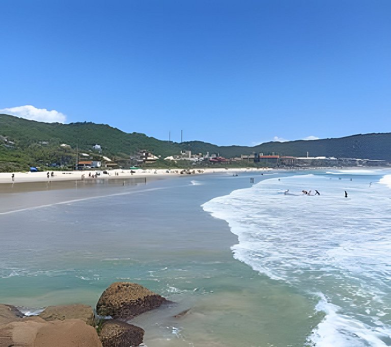 Casa 2 quartos, 6 pessos, perto da praia, ar condicionado, w