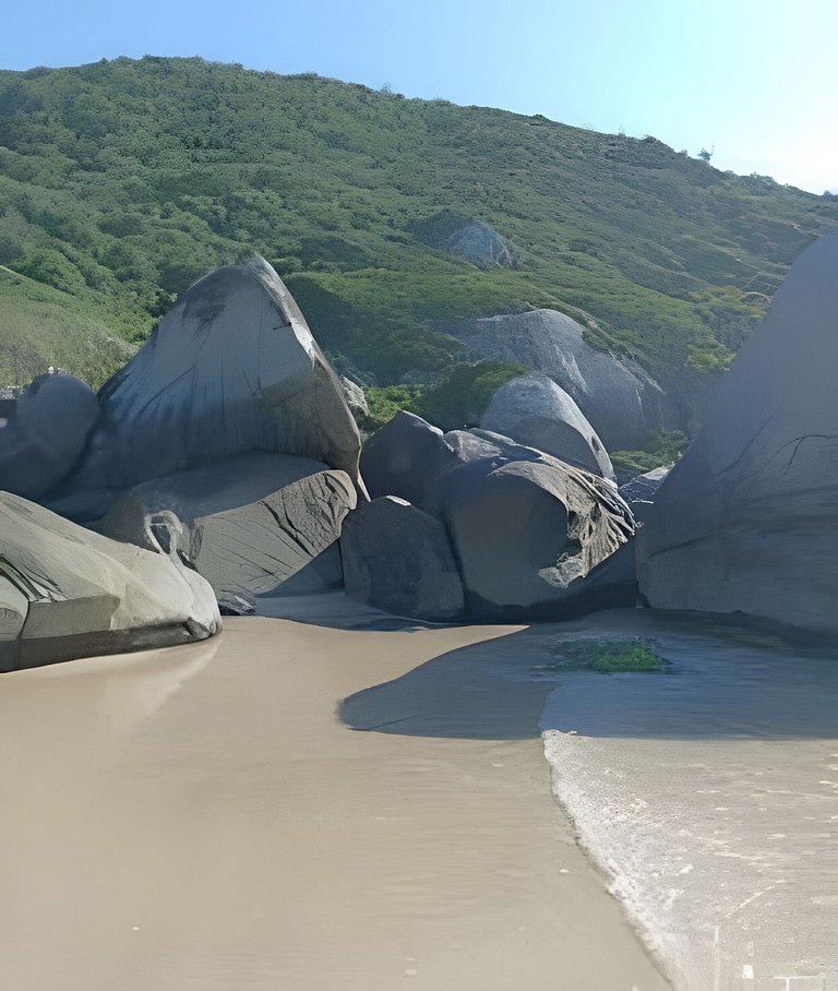 Casa 2 quartos, 6 pessos, perto da praia, ar condicionado, w