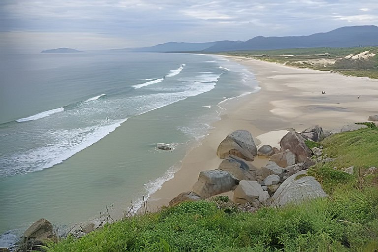 Casa 2 quartos, 6 pessos, perto da praia, ar condicionado, w