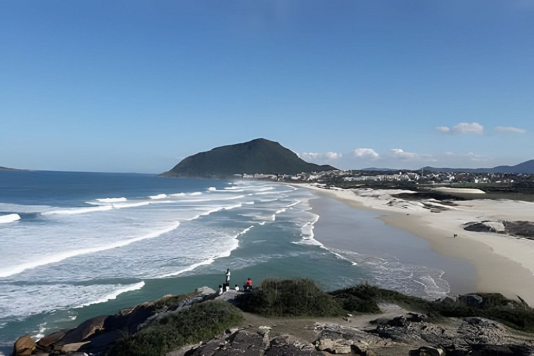 Casa 2 quartos, 6 pessos, perto da praia, ar condicionado, w