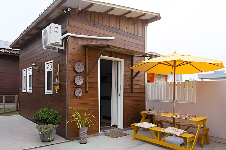 Casa 2 quartos, 6 pessos, perto da praia, ar condicionado, w