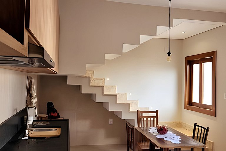 CasaMaris1 - Duplex: suíte, cozinha equipada, 2 banheiros, g