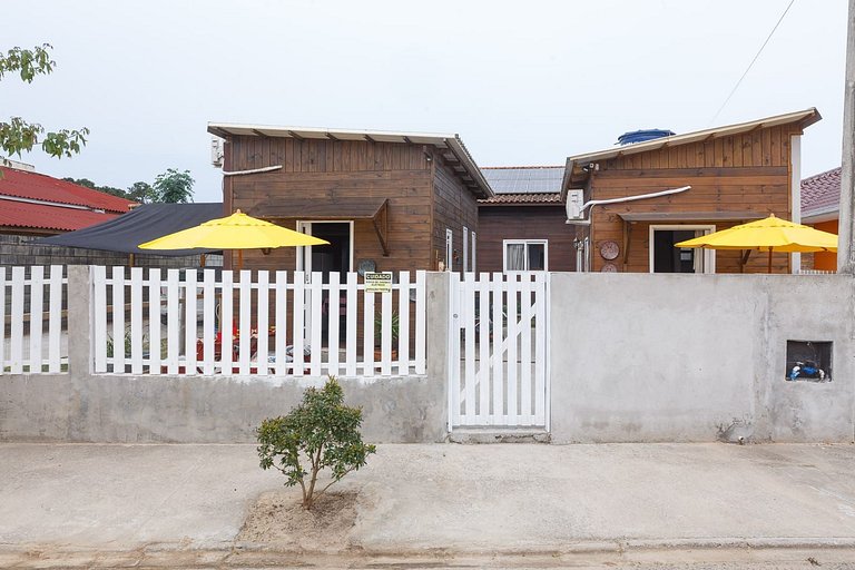 Casa 2 quartos, 6 pessoas, perto da praia, ar condicionado,