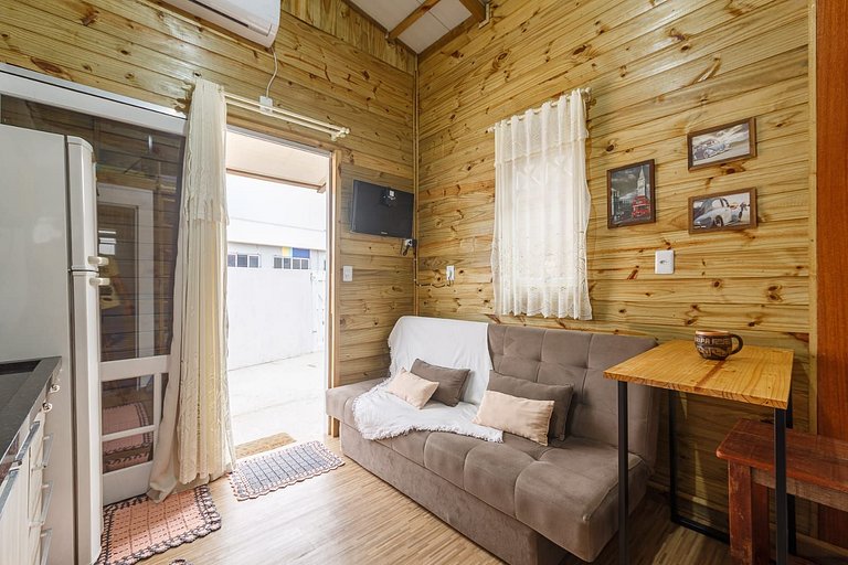 Casa 2 quartos, 6 pessoas, perto da praia, ar condicionado,