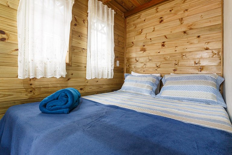 Casa 2 quartos, 6 pessos, perto da praia, ar condicionado, w