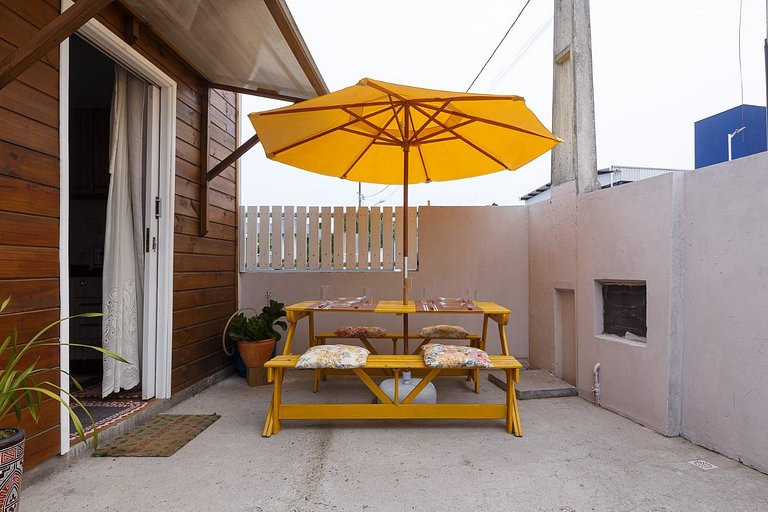 Casa 2 quartos, 6 pessoas, perto da praia, ar condicionado,