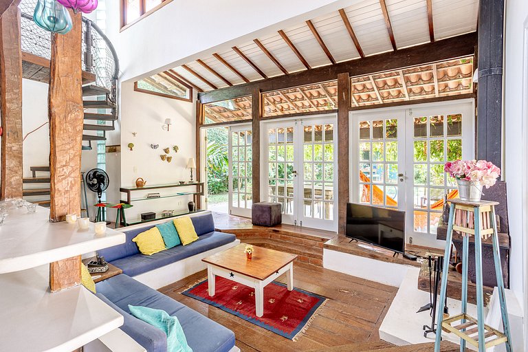 Casa deliciosa 1min da praia Baleia ar condicionad