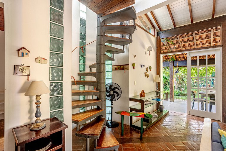 Casa deliciosa 1min da praia Baleia ar condicionad