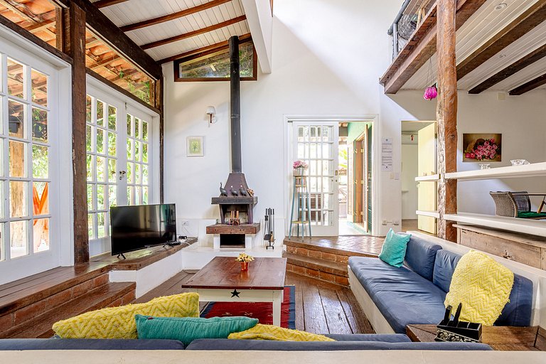 Casa deliciosa 1min da praia Baleia ar condicionad