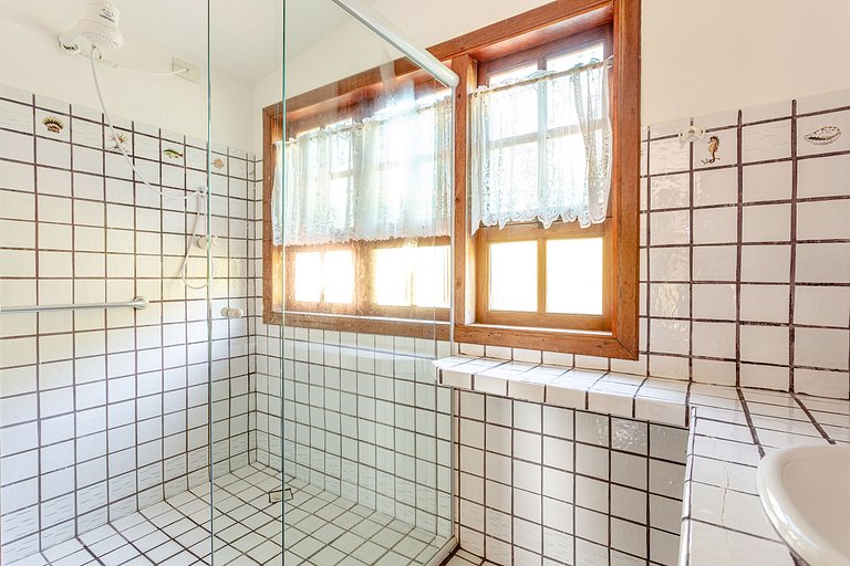 Casa deliciosa 1min da praia Baleia ar condicionad