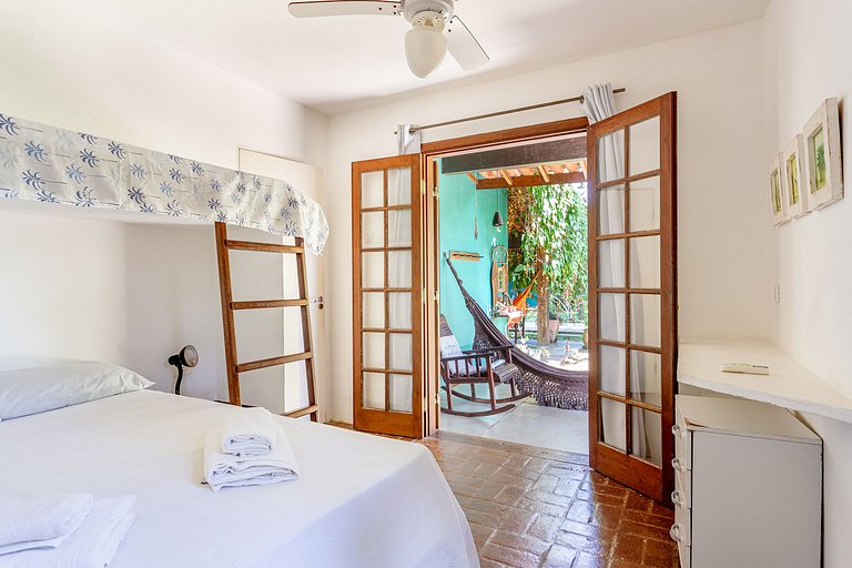 Casa a 20m da praia da Baleia com ar wifi 4 dorms