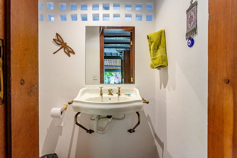 Casa deliciosa 1min da praia Baleia ar condicionad