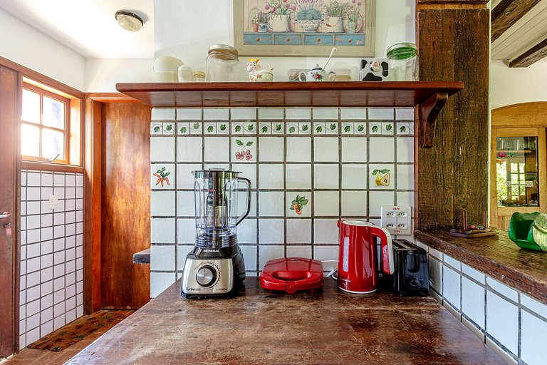 Casa deliciosa 1min da praia Baleia ar condicionad