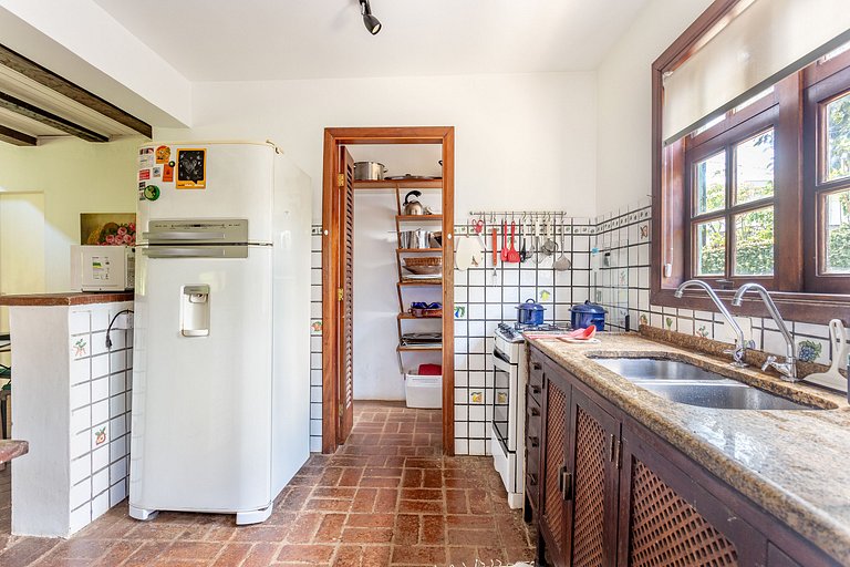 Casa deliciosa 1min da praia Baleia ar condicionad