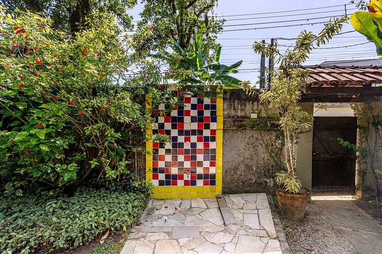 Casa deliciosa 1min da praia Baleia ar condicionad