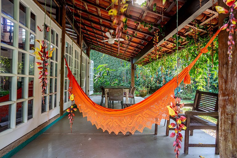 Casa deliciosa 1min da praia Baleia ar condicionad