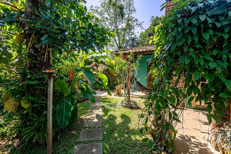 Casa deliciosa 1min da praia Baleia ar condicionad