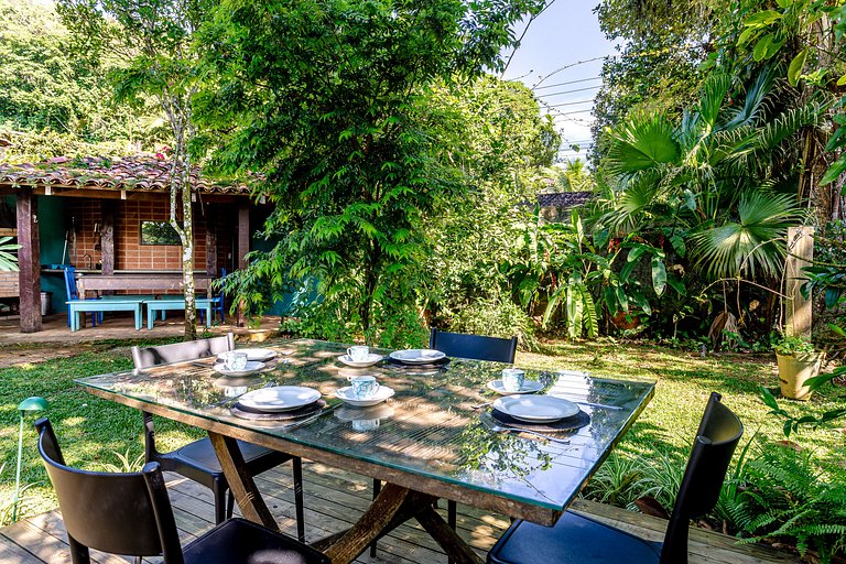 Casa deliciosa 1min da praia Baleia ar condicionad