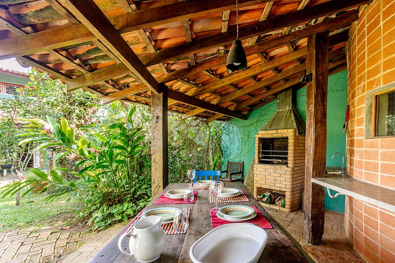 Casa deliciosa 1min da praia Baleia ar condicionad