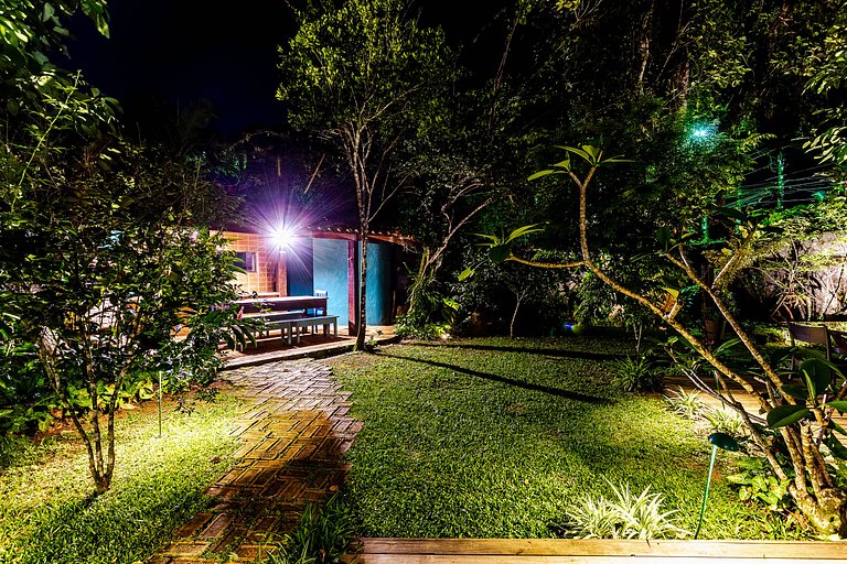 Casa deliciosa 1min da praia Baleia ar condicionad