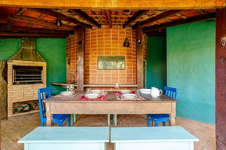 Casa deliciosa 1min da praia Baleia ar condicionad