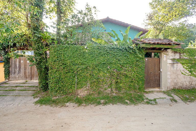 Casa a 20m da praia da Baleia com ar wifi 4 dorms