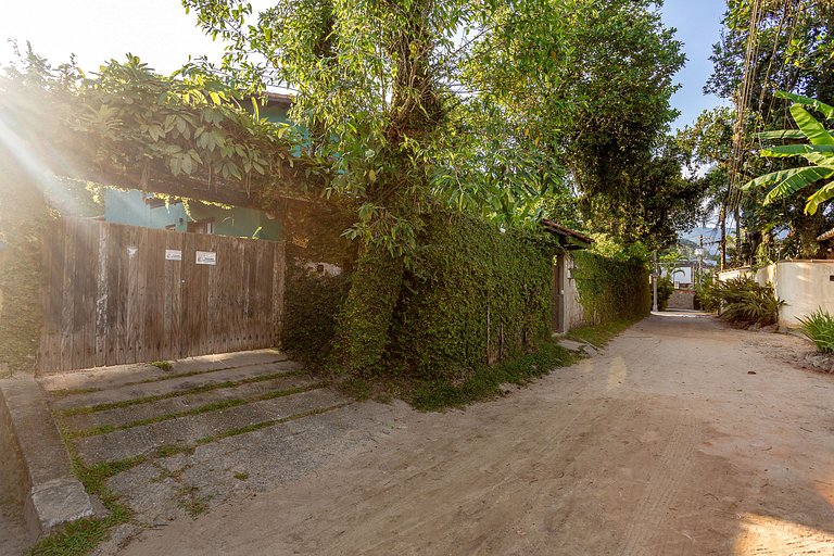 Casa a 20m da praia da Baleia com ar wifi 4 dorms