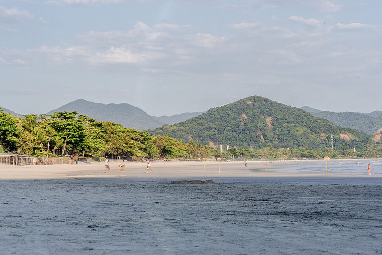 Casa deliciosa 1min da praia Baleia ar condicionad